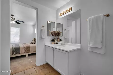 Bath - 1420 E Sonrisas St, Phoenix, AZ 85040 photo 4 of 4