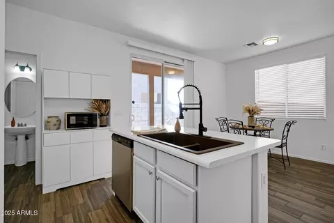 Kitchen - 1420 E Sonrisas St, Phoenix, AZ 85040 photo 3 of 3