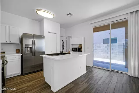 Kitchen - 1420 E Sonrisas St, Phoenix, AZ 85040 photo 1 of 3