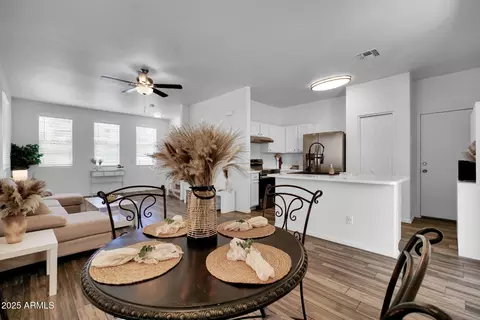 Dining - 1420 E Sonrisas St, Phoenix, AZ 85040 photo 1 of 1