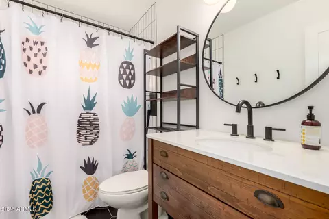 Bath - 1209 W Colter St, Phoenix, AZ 85013 photo 2 of 2