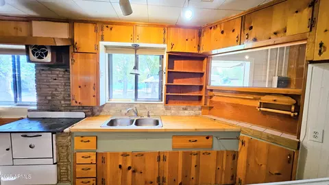 Kitchen - 1001 S Westerly Rd, Payson, AZ 85541 photo 1 of 3