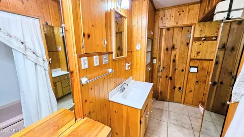 Bath - 1001 S Westerly Rd, Payson, AZ 85541 photo 2 of 3