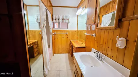 Bath - 1001 S Westerly Rd, Payson, AZ 85541 photo 1 of 3