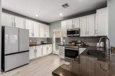 Kitchen - 3037 E Hobart St, Gilbert, AZ 85296 photo 2 of 3