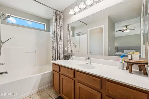 Bath - 1718 E Harwell Rd, Phoenix, AZ 85042 photo 1 of 2