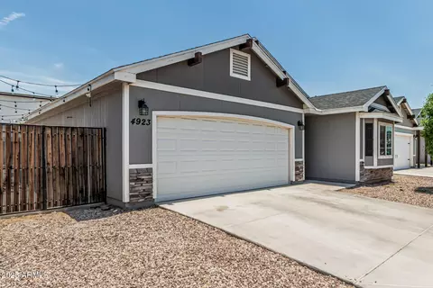 Exterior - 4923 S 11th Pl, Phoenix, AZ 85040 photo 4 of 5