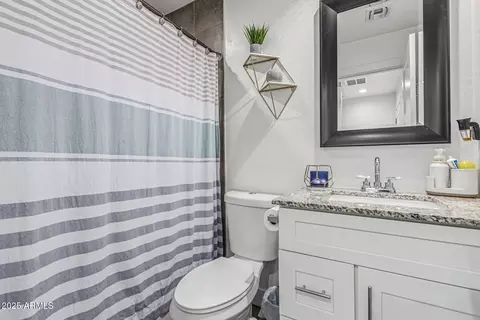 Bath - 4923 S 11th Pl, Phoenix, AZ 85040 photo 3 of 3