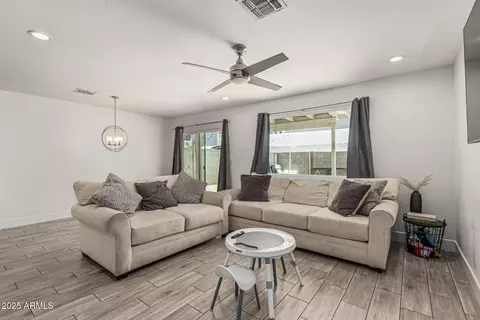 Living - 4923 S 11th Pl, Phoenix, AZ 85040 photo 1 of 2
