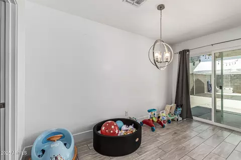 Dining - 4923 S 11th Pl, Phoenix, AZ 85040 photo 1 of 1