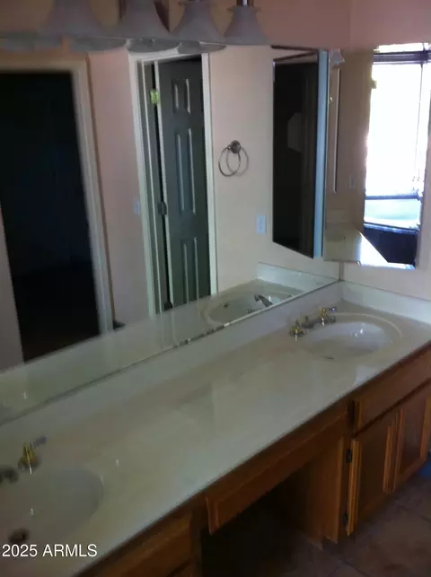 Bath - 1502 Estrid Ave, Phoenix, AZ 85022 photo 1 of 2
