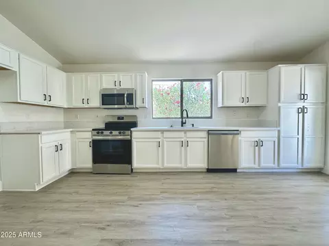 Kitchen - 4050 E Agave Rd, Phoenix, AZ 85044 photo 1 of 1