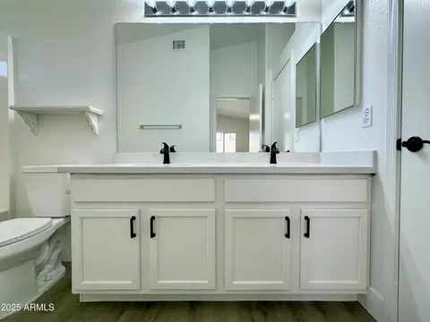 Bath - 4050 E Agave Rd, Phoenix, AZ 85044 photo 2 of 4