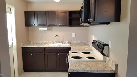 Kitchen - 725 E Hidalgo Ave, Phoenix, AZ 85040 photo 1 of 2