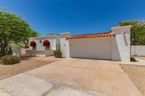 Exterior - 38 E Calavar Rd, Phoenix, AZ 85022 photo 4 of 16