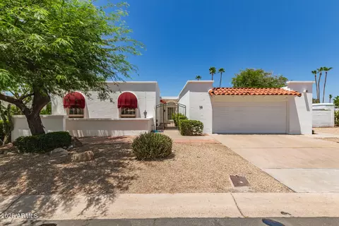 Exterior - 38 E Calavar Rd, Phoenix, AZ 85022 photo 2 of 16