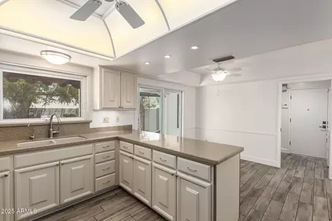 Kitchen - 38 E Calavar Rd, Phoenix, AZ 85022 photo 4 of 6
