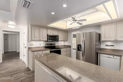 Kitchen - 38 E Calavar Rd, Phoenix, AZ 85022 photo 5 of 6