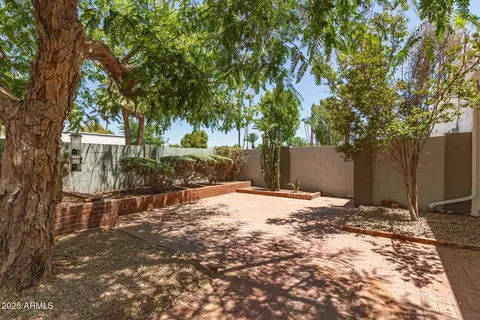 Exterior - 38 E Calavar Rd, Phoenix, AZ 85022 photo 15 of 16