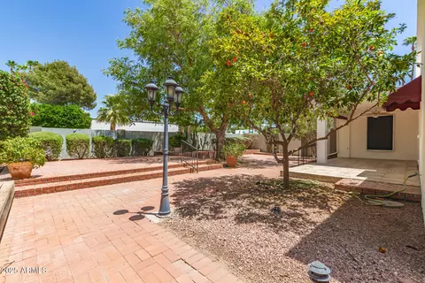 Exterior - 38 E Calavar Rd, Phoenix, AZ 85022 photo 13 of 16