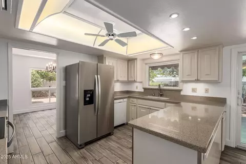 Kitchen - 38 E Calavar Rd, Phoenix, AZ 85022 photo 6 of 6