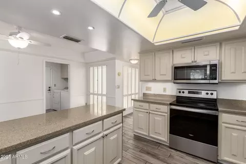 Kitchen - 38 E Calavar Rd, Phoenix, AZ 85022 photo 3 of 6