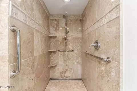 Bath - 38 E Calavar Rd, Phoenix, AZ 85022 photo 2 of 4