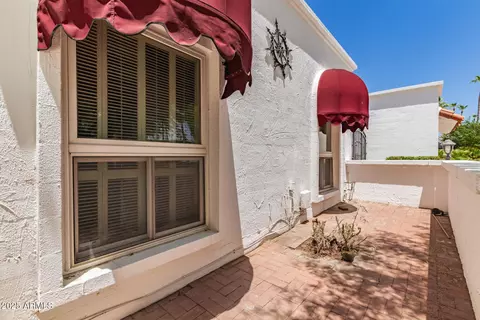Exterior - 38 E Calavar Rd, Phoenix, AZ 85022 photo 5 of 16