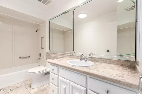 Bath - 38 E Calavar Rd, Phoenix, AZ 85022 photo 3 of 4