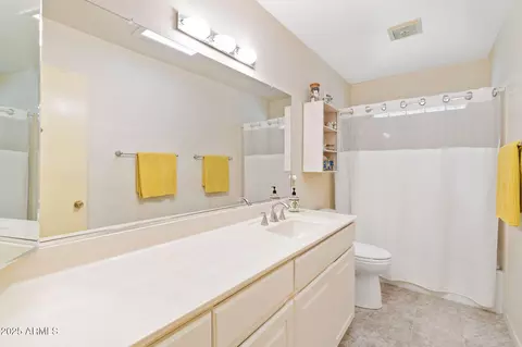 Bath - 4814 N 35th St, Phoenix, AZ 85018 photo 1 of 2