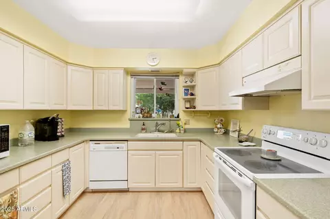 Kitchen - 4814 N 35th St, Phoenix, AZ 85018 photo 2 of 2
