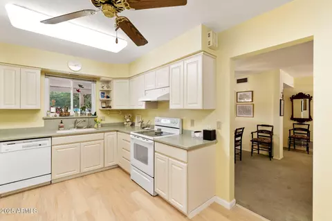Kitchen - 4814 N 35th St, Phoenix, AZ 85018 photo 1 of 2