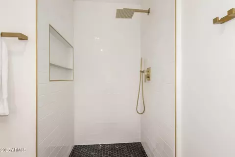 Bath - 1338 E Granada Rd, Phoenix, AZ 85006 photo 4 of 4