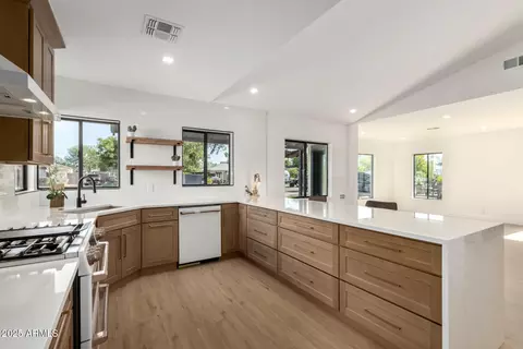 Kitchen - 1338 E Granada Rd, Phoenix, AZ 85006 photo 3 of 5