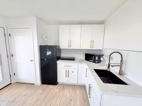 Kitchen - 1338 E Granada Rd, Phoenix, AZ 85006 photo 5 of 5