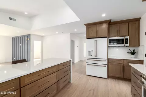 Kitchen - 1338 E Granada Rd, Phoenix, AZ 85006 photo 4 of 5
