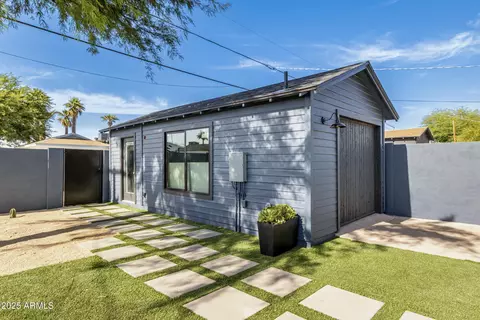 Exterior - 1338 E Granada Rd, Phoenix, AZ 85006 photo 4 of 10