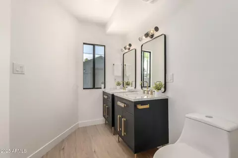 Bath - 1338 E Granada Rd, Phoenix, AZ 85006 photo 3 of 4