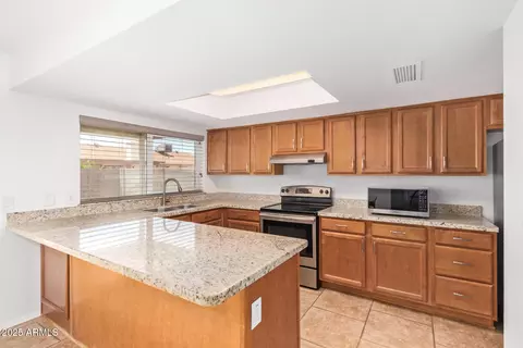 8807 W Cinnabar Ave, Peoria, AZ 85345