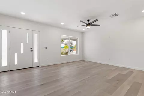 Living - 1367 E Mitchell Dr, Phoenix, AZ 85014 photo 2 of 4