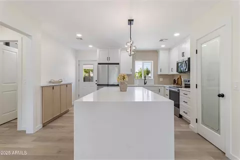 Kitchen - 1367 E Mitchell Dr, Phoenix, AZ 85014 photo 1 of 5