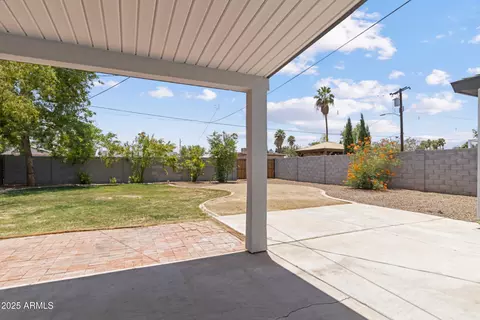 Exterior - 1367 E Mitchell Dr, Phoenix, AZ 85014 photo 4 of 10