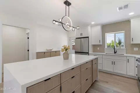 Kitchen - 1367 E Mitchell Dr, Phoenix, AZ 85014 photo 5 of 5