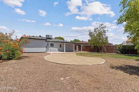 Exterior - 1367 E Mitchell Dr, Phoenix, AZ 85014 photo 7 of 10