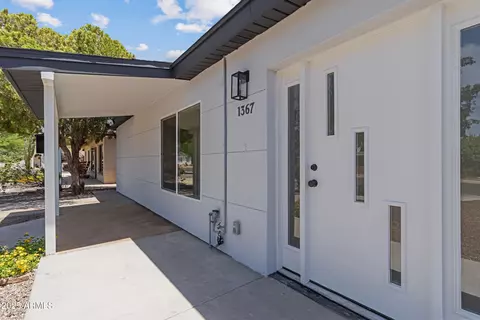Exterior - 1367 E Mitchell Dr, Phoenix, AZ 85014 photo 3 of 10
