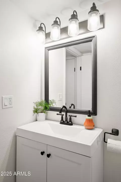Bath - 3511 E Baseline Rd, Phoenix, AZ 85042 photo 3 of 3