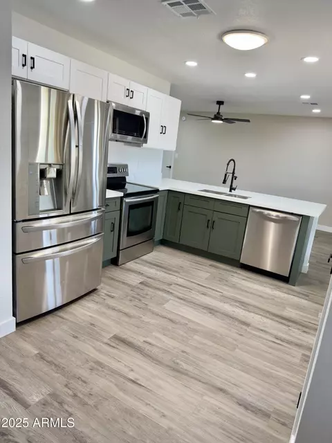 Kitchen - 308 W Oraibi Dr, Phoenix, AZ 85027 photo 3 of 3