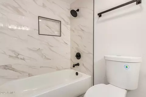 Bath - 308 W Oraibi Dr, Phoenix, AZ 85027 photo 3 of 3