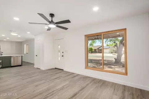 Living - 308 W Oraibi Dr, Phoenix, AZ 85027 photo 2 of 4
