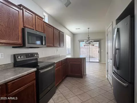 Kitchen - 876 S Colonial Dr, Gilbert, AZ 85296 photo 1 of 2